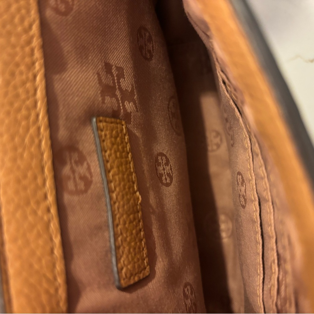 Tory Burch Brown Leather Shoulder Bag with Gold Chain - Picture 6 of 8